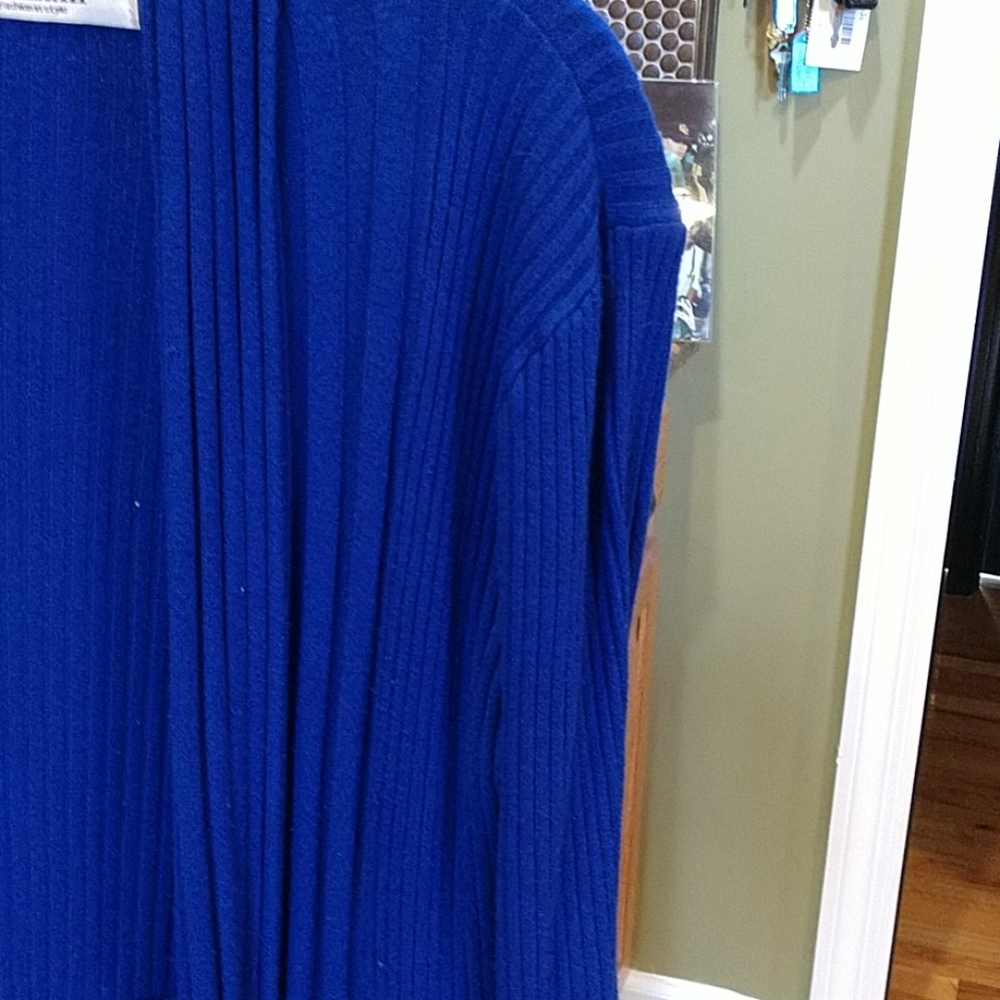Boutique Sweater - Picture 5 of 7